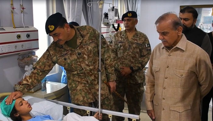 Prime Minister Shehbaz Sharif visits Combined Military Hospital (CMH) Quetta to meet the injured children and other victims of Khuzdar explosion, Quetta, Balochistan, May 21, 2025. — Screengrab via video/PMO